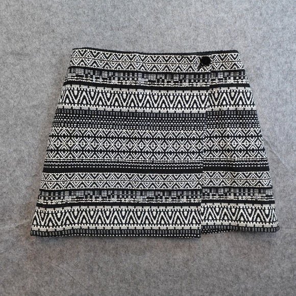 Alice + Olivia Dresses & Skirts - Alice Olivia Skirt Women 4 Black White Geometric Wrap Mini Aztec Tribal